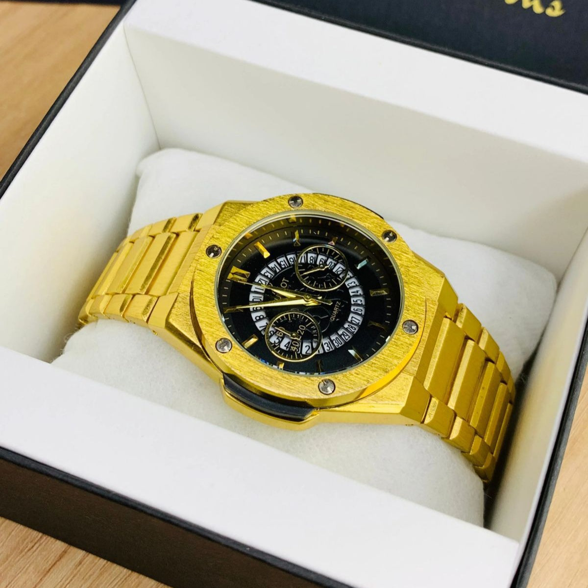 HUBLOT MEN'S WATCH - CLASSIC MODEL - STAINLESS STEEL - QUARTZ MACHINE - Jewelsoftime