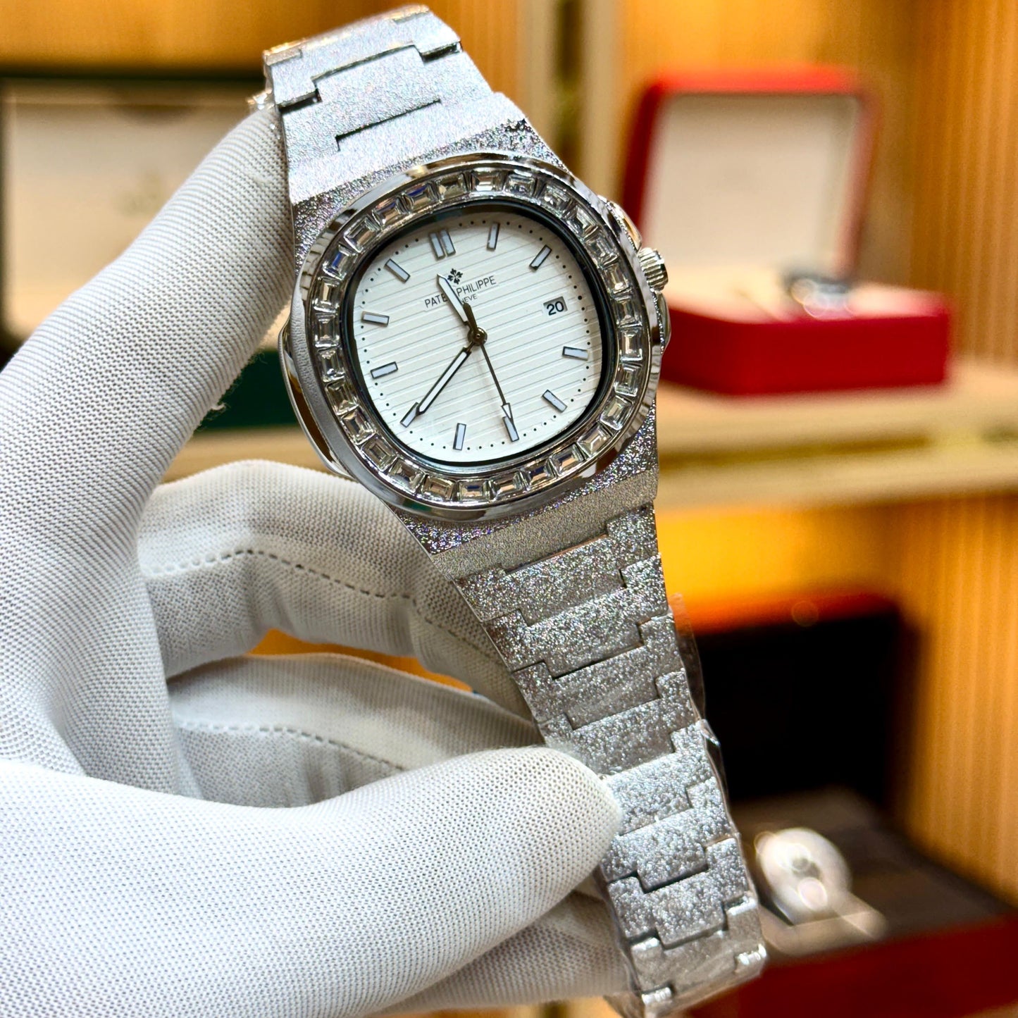 PATEK PHILLIPE New style bracelet with butterfly lock Quartz movement 
Date working - Jewelsoftime