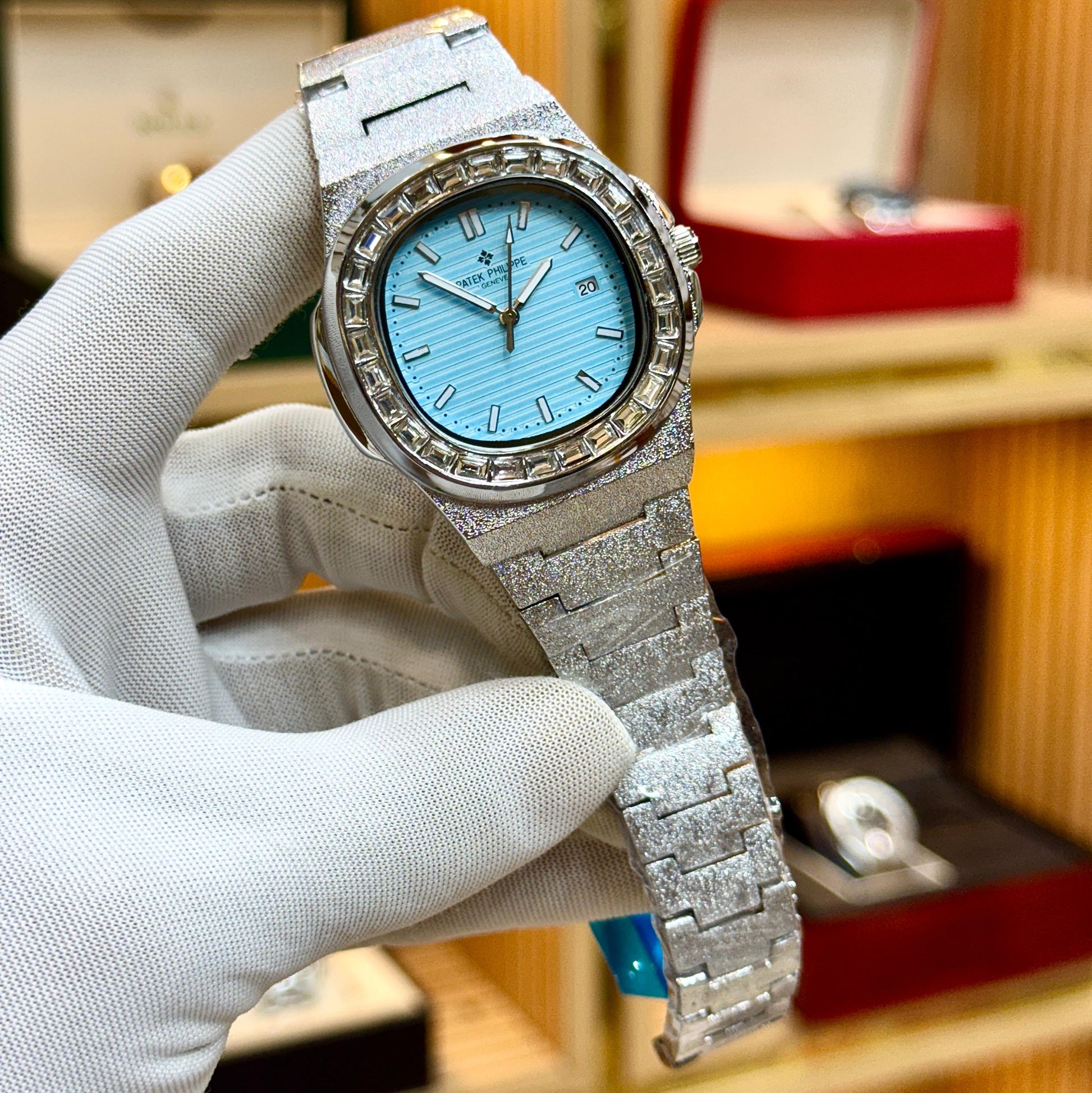 PATEK PHILLIPE New style bracelet with butterfly lock Quartz movement 
Date working - Jewelsoftime