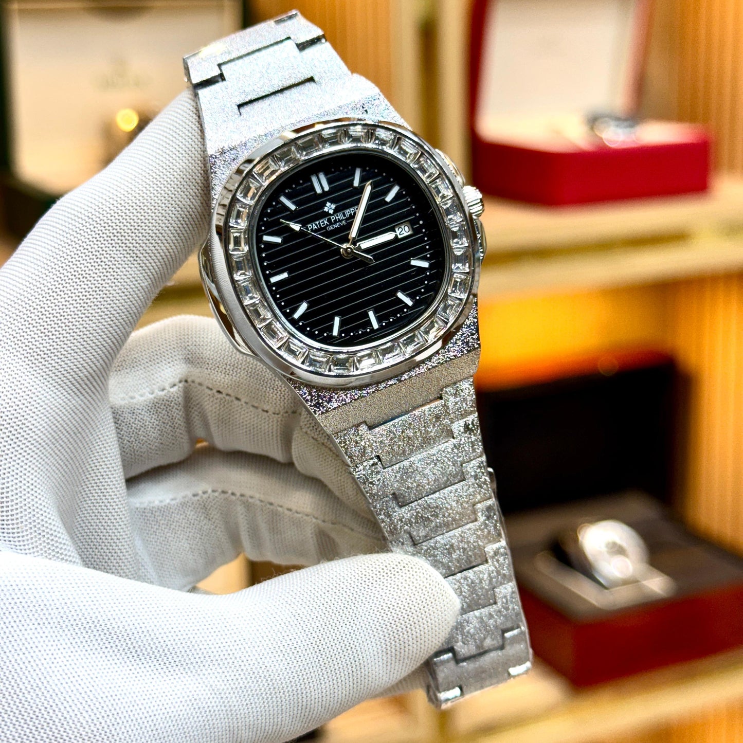 PATEK PHILLIPE New style bracelet with butterfly lock Quartz movement 
Date working - Jewelsoftime