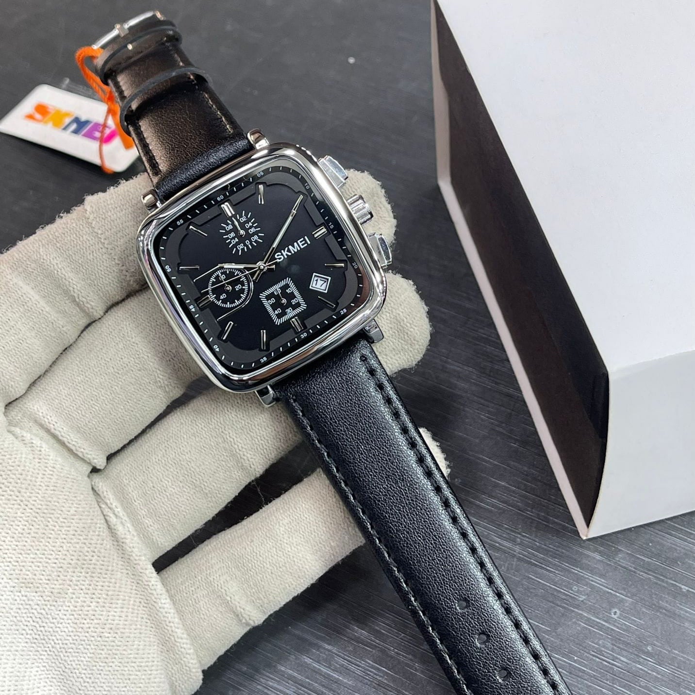 SKMEI CHRONOGRAPH WRISTWATCH - DURABLE DESIGN - DATE DISPLAY - Jewelsoftime