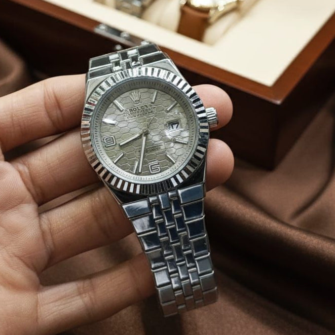 ROLEX (LAND DWELLER) Men's Watch Quartz Movement Date Working Push Lock Clasp - Jewelsoftime